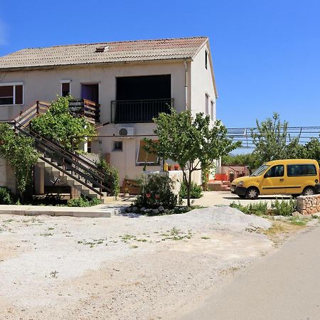 Basil Apartments And Rooms Бетина Екстериор снимка