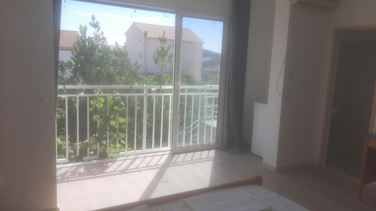 Basil Apartments And Rooms Бетина Екстериор снимка