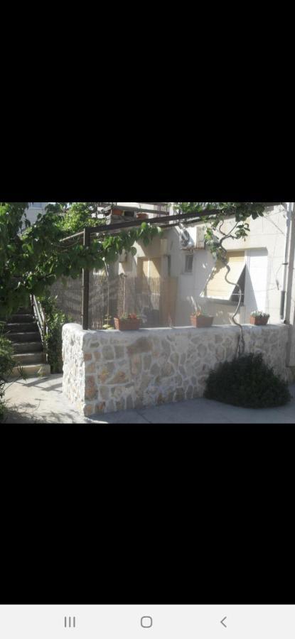 Basil Apartments And Rooms Бетина Екстериор снимка