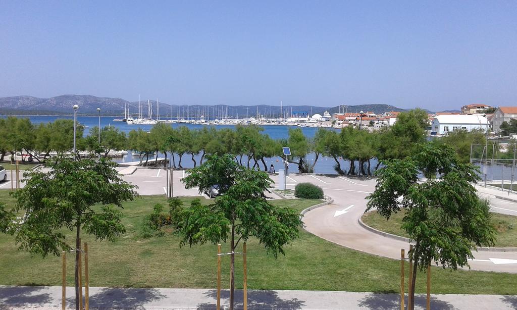 Basil Apartments And Rooms Бетина Екстериор снимка