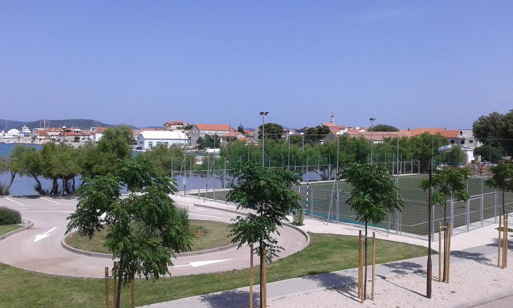 Basil Apartments And Rooms Бетина Екстериор снимка