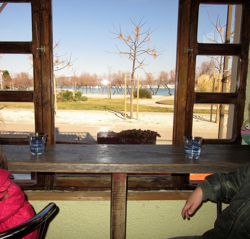 Basil Apartments And Rooms Бетина Екстериор снимка