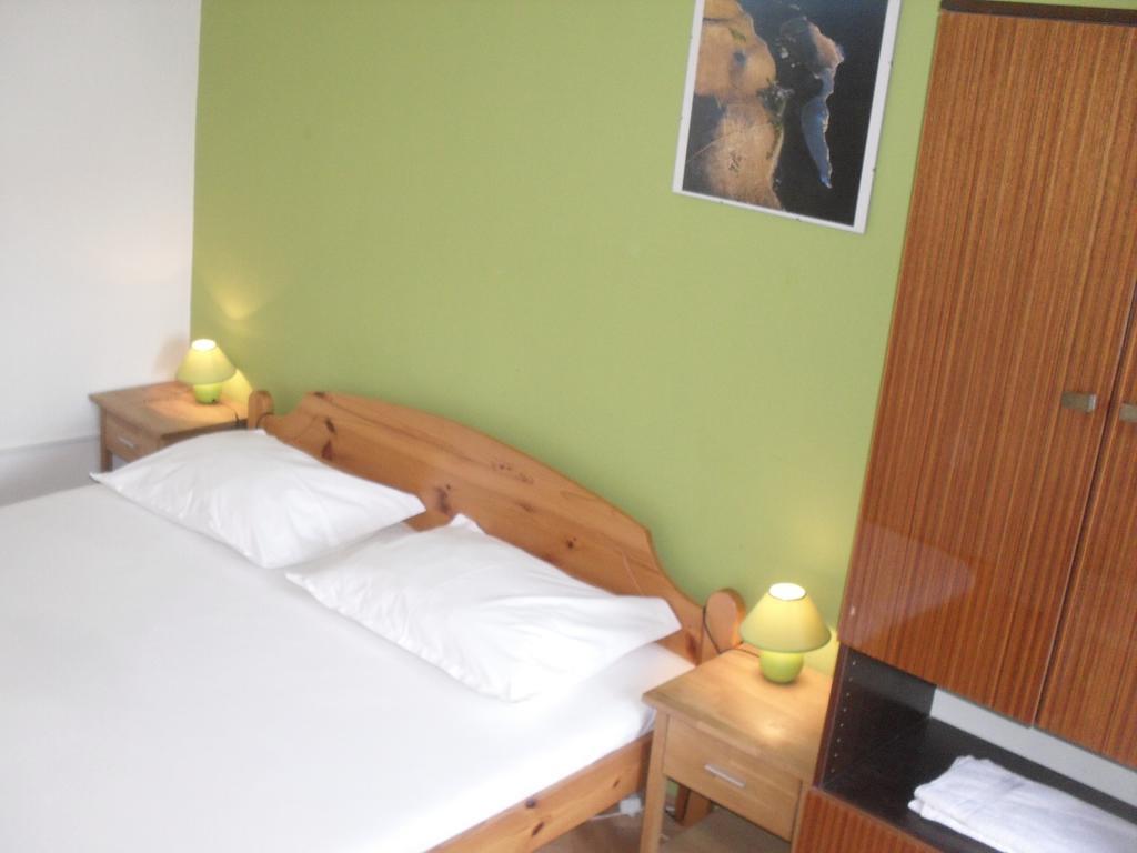 Basil Apartments And Rooms Бетина Екстериор снимка