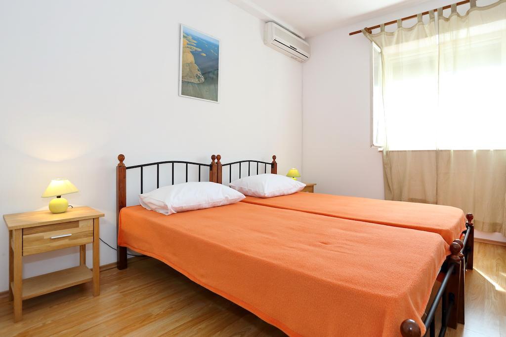 Basil Apartments And Rooms Бетина Екстериор снимка