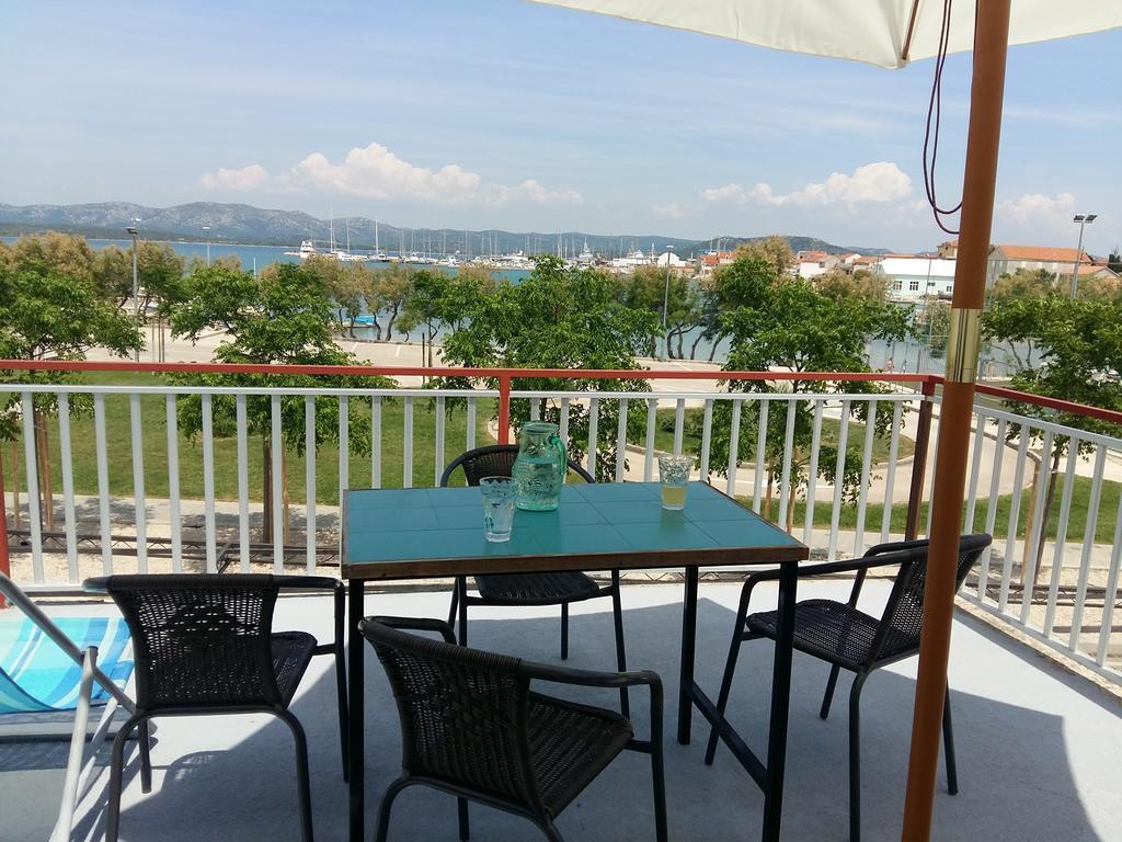Basil Apartments And Rooms Бетина Екстериор снимка