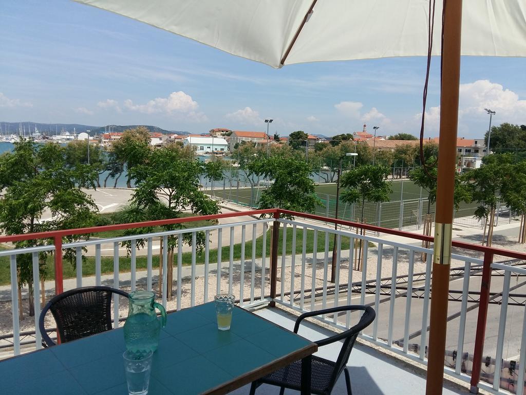 Basil Apartments And Rooms Бетина Екстериор снимка