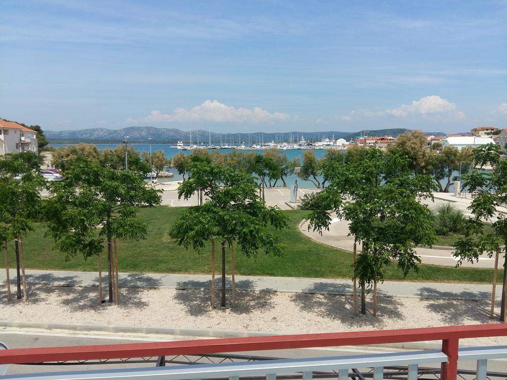 Basil Apartments And Rooms Бетина Екстериор снимка