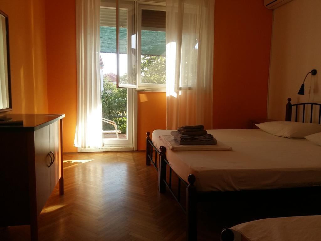 Basil Apartments And Rooms Бетина Екстериор снимка