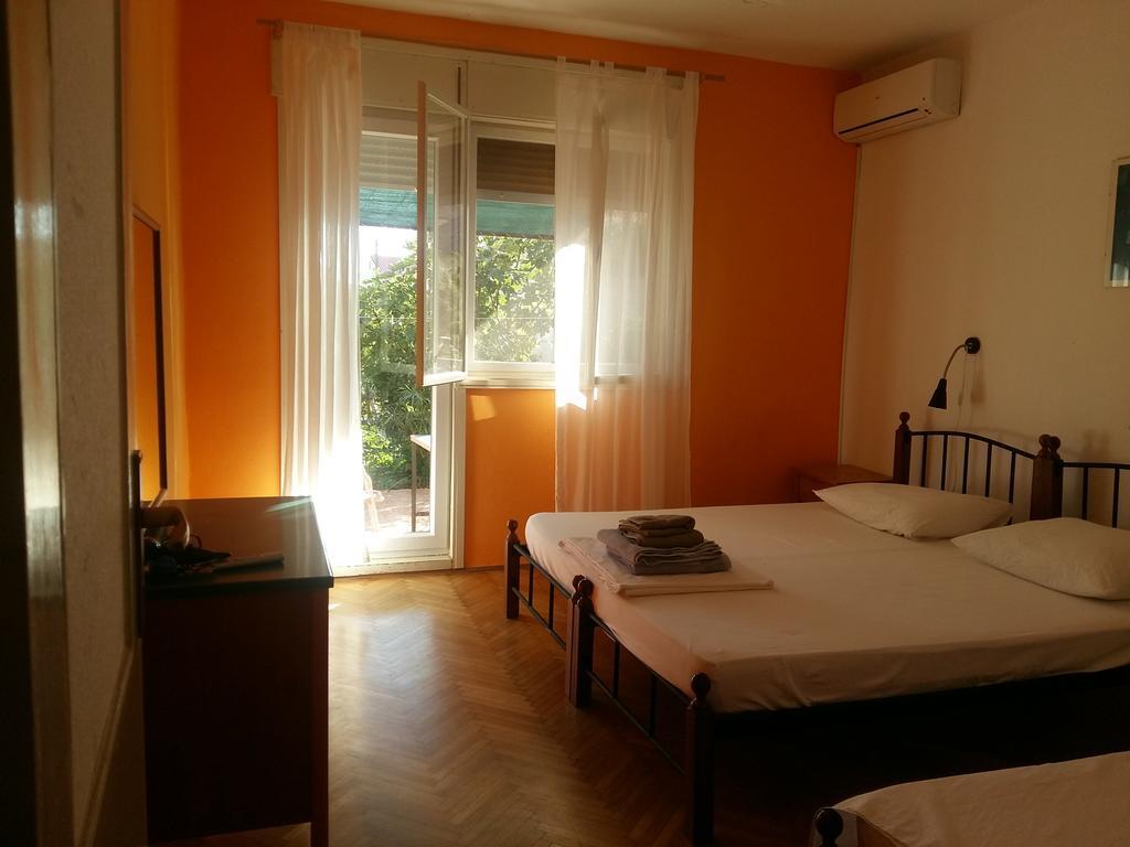Basil Apartments And Rooms Бетина Екстериор снимка