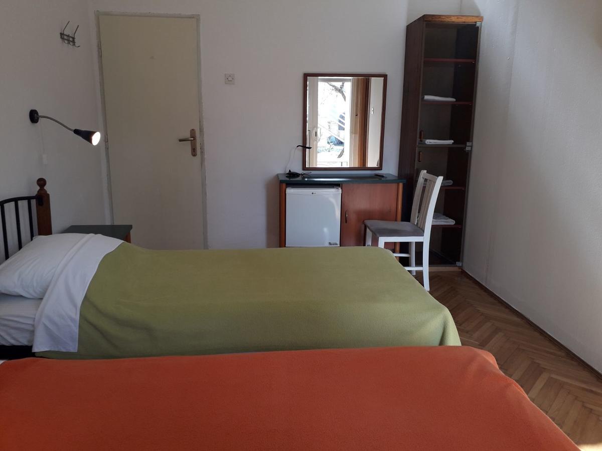 Basil Apartments And Rooms Бетина Екстериор снимка