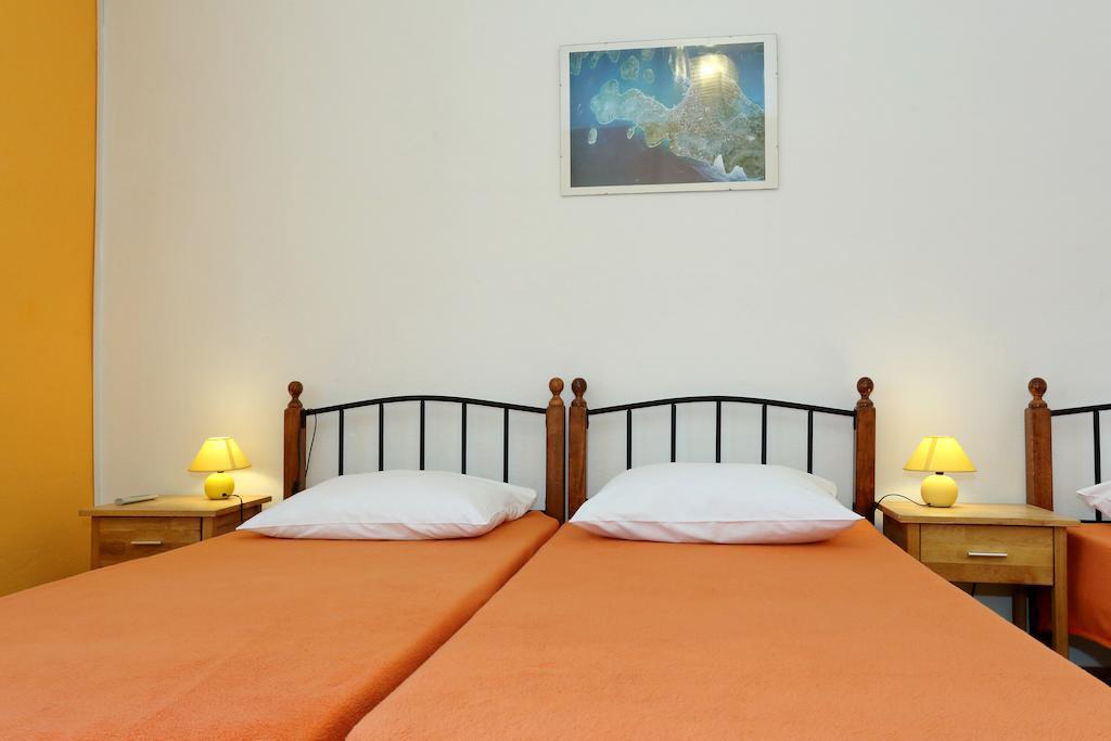 Basil Apartments And Rooms Бетина Стая снимка